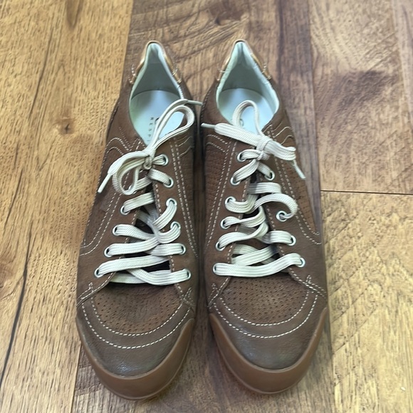 Geox Respira Woman’s Brown Sneakers Size 41 - Picture 2 of 7